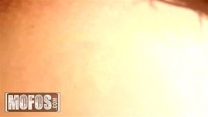 MOFOS - Olivia Austin Gets Her Pussy Pounded In Reverse Cowgirl During A Very Hot Outdoor Session: Porn - 经典欧美