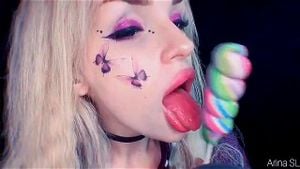 Alina Si ASMR Patreon 内容，提供专属的成人向感官体验。享受她的私密时刻和放松场景，适合寻求个人愉悦的观众。通过 Patreon 支持她，获取独家视频和福利。