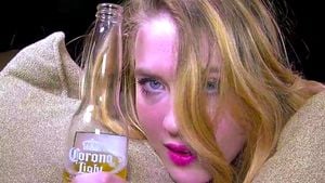 第一个色情片_真正美丽的曲线少女