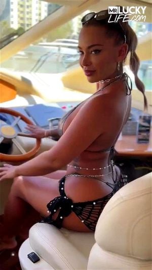 Big Ass Babe Hayley Davies Makes The Yacht Rock by MrLuckyLife: Lingerie, Kink & Cock Sucking Porn - 经典欧美