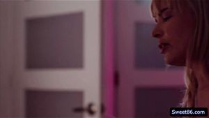 Cutie teen Nia Nacci pussy licked by busty stepmom Dana Dearmond: Licking, Lesbian & Lesbians Porn - 经典欧美