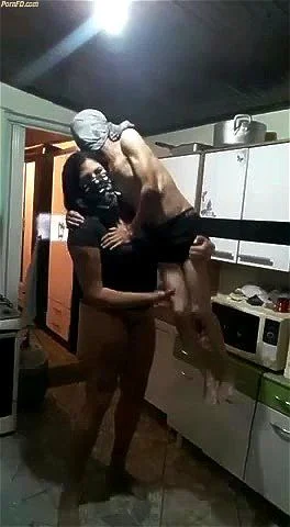 丰满女性举重搬运