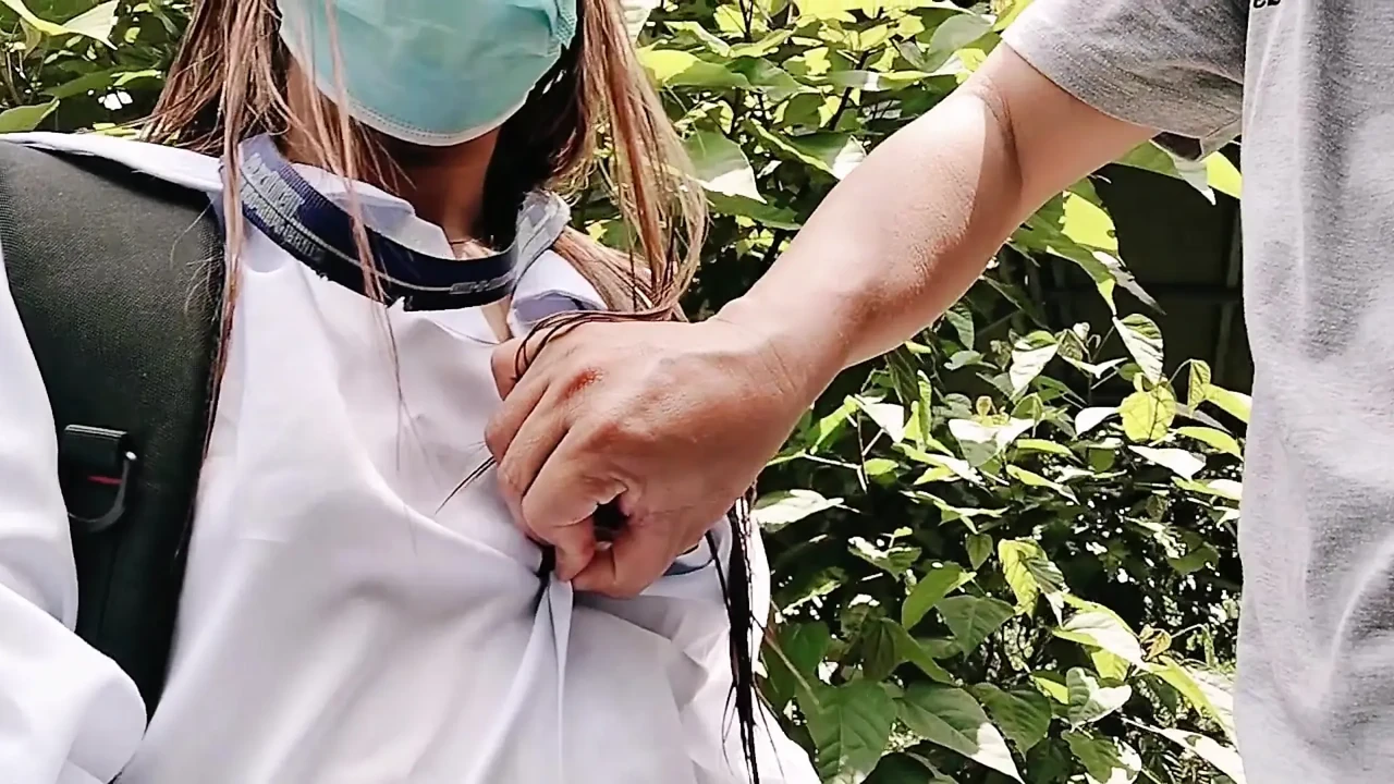18+继妹在上学前破处