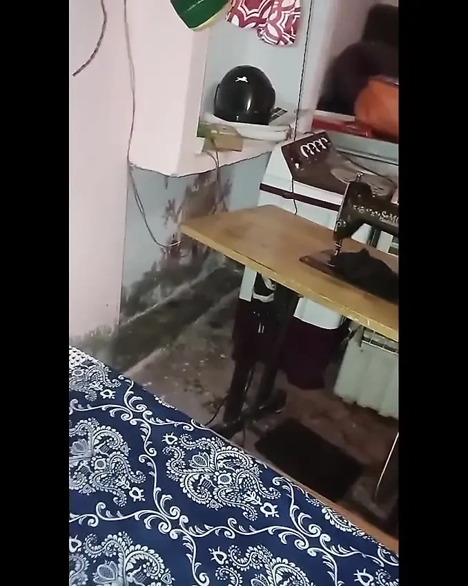 性德西女孩在树林阿萨维迪性交