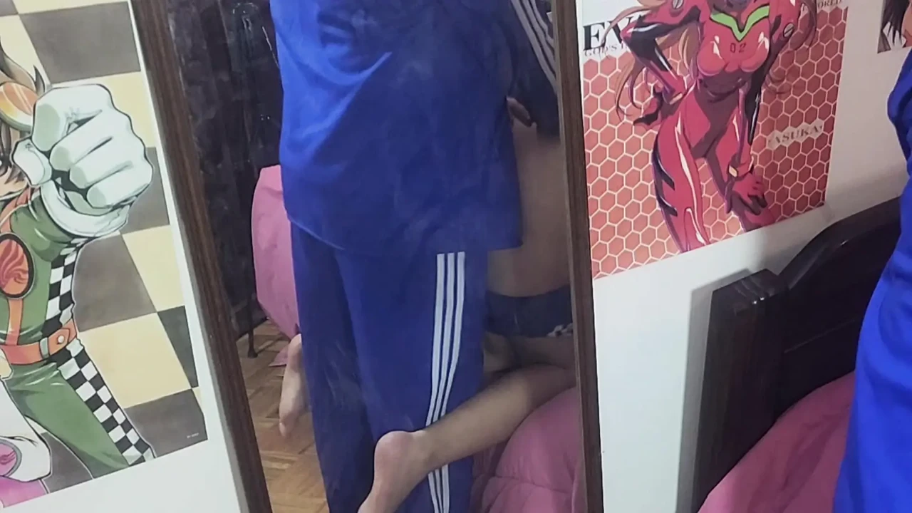 我让她吃醋，然后在镜子前和她做爱