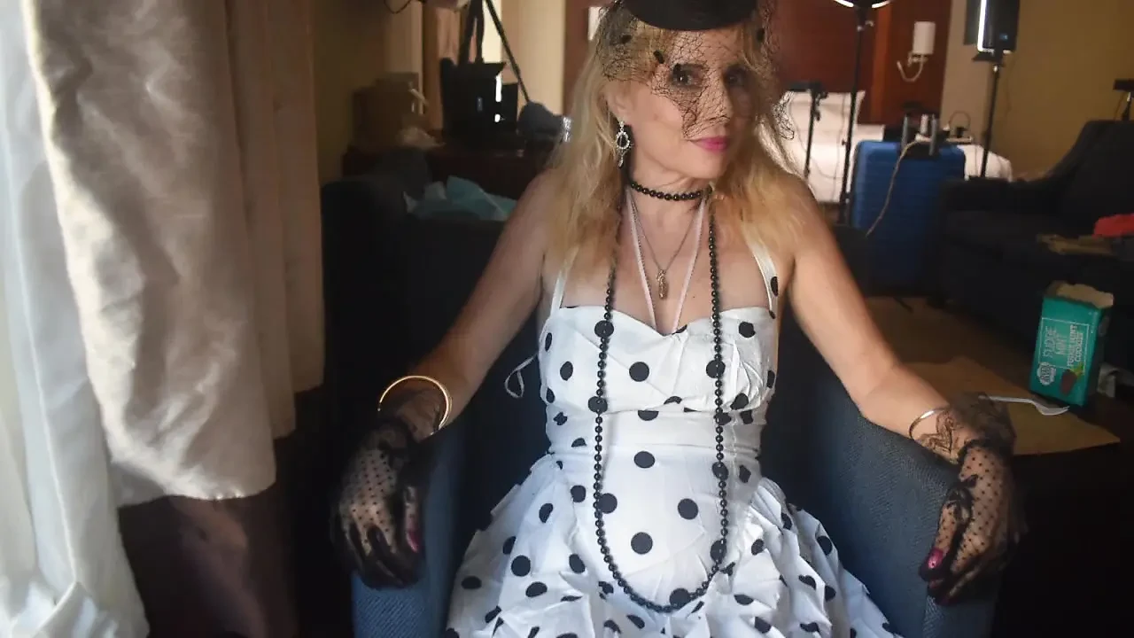 由Dawn Layla主演的波尔卡点恋足癖