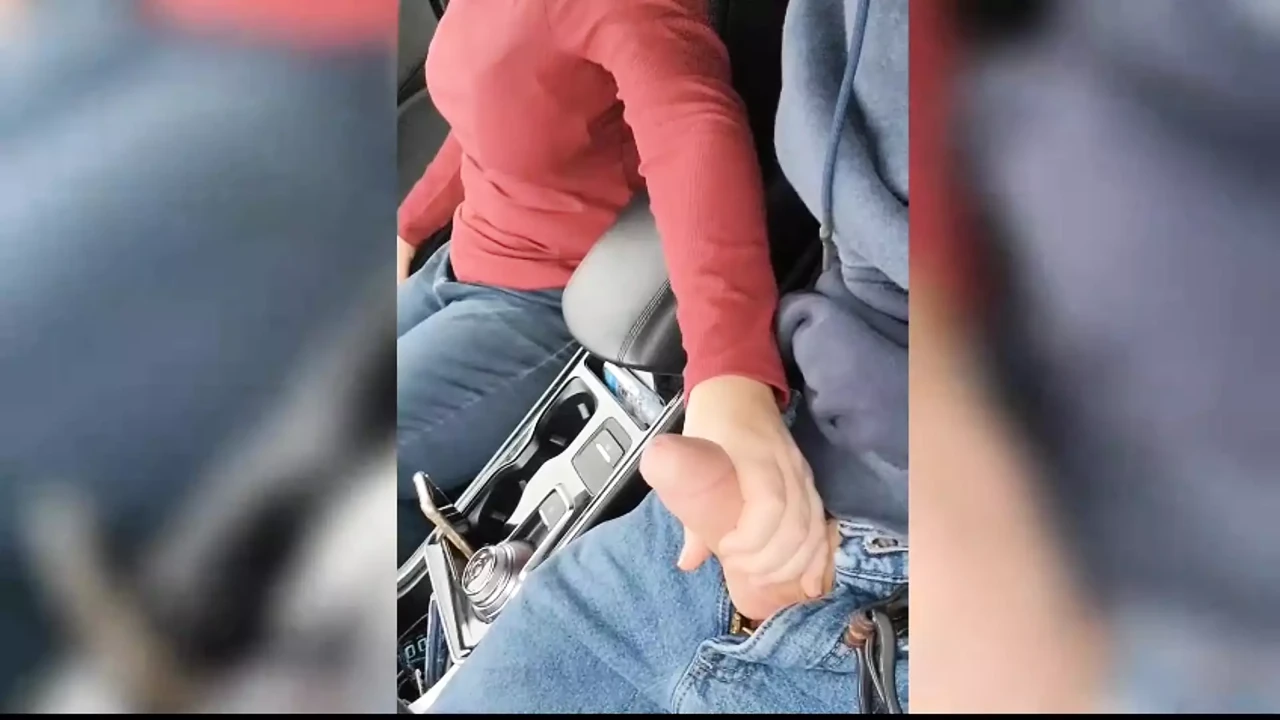 振动内裤和鸡巴在车里玩耍
