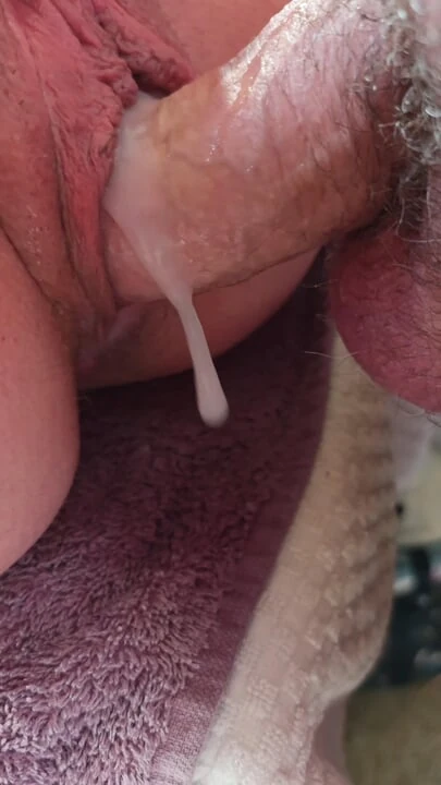 真正的素人自拍希望没有人能透过敞开的窗户看到