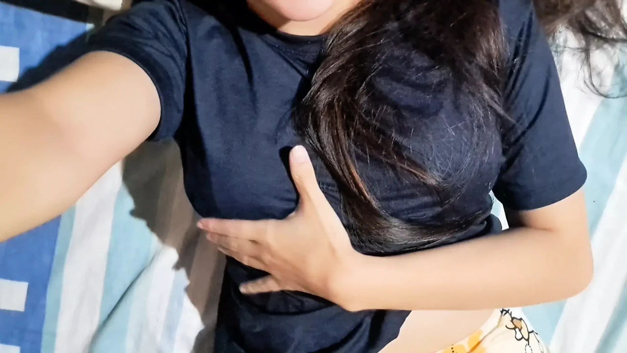 我的邻居给我打视频电话，想看我的大鸡巴