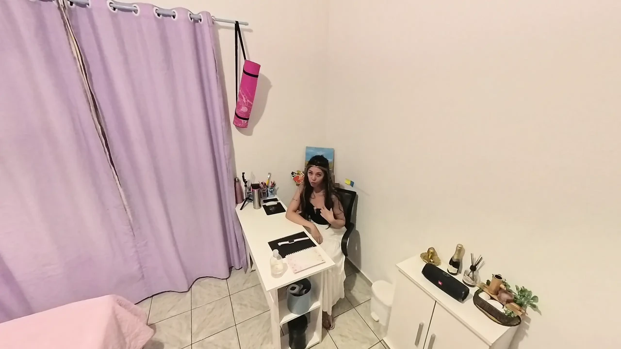在她的卧室里操我的继母狗式。第一人称视角