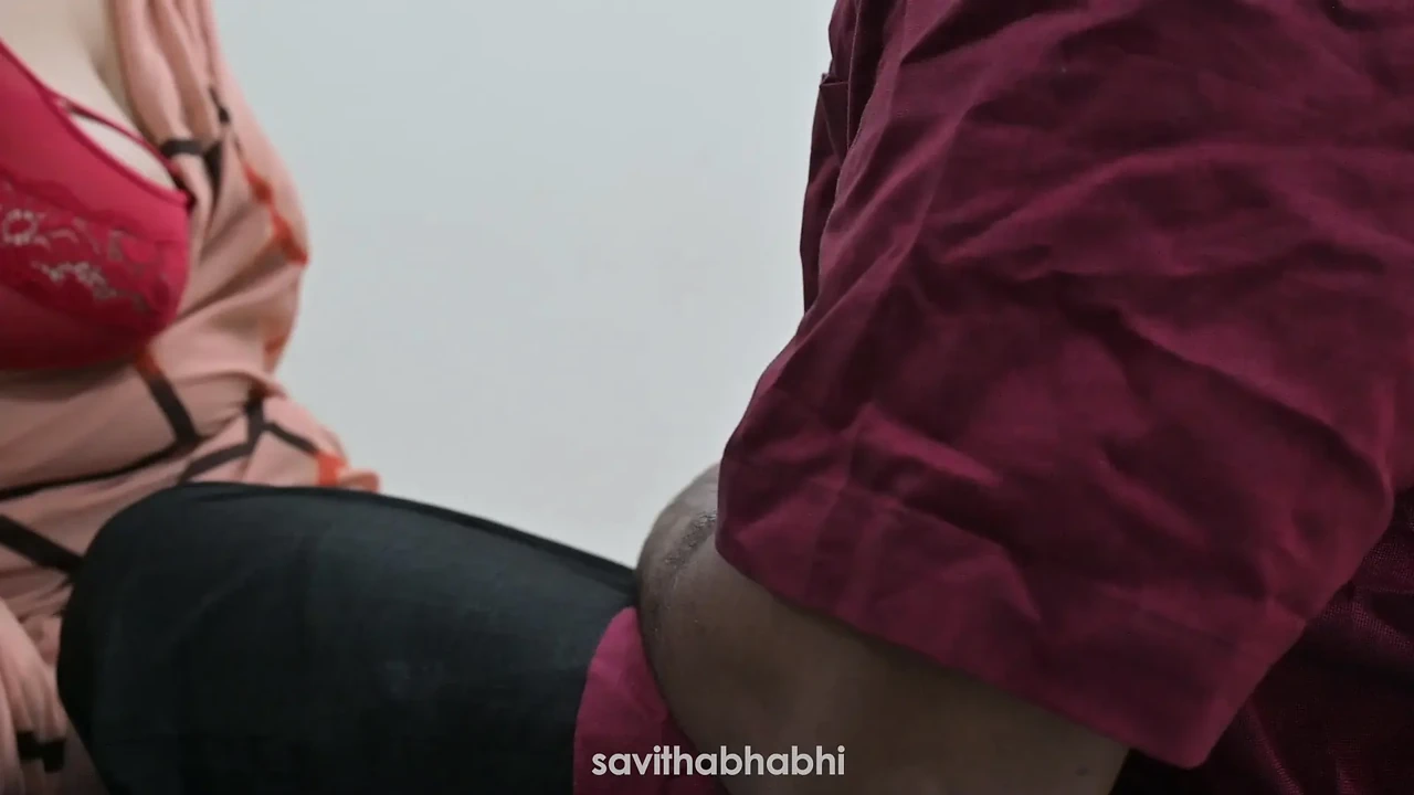 穿着纱丽服的印度女仆