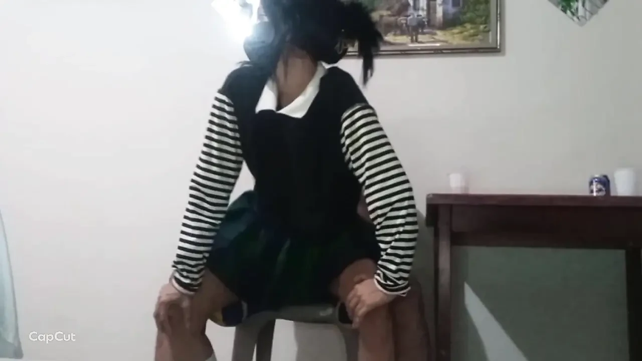 Little Latina schoolgirl tempts teacher with sensual dance after class