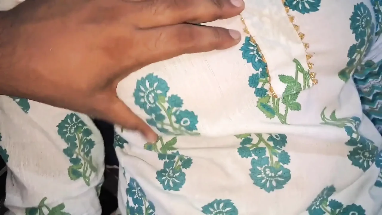 印度德西哥吮吸大哥的鸡巴在嘴里射精