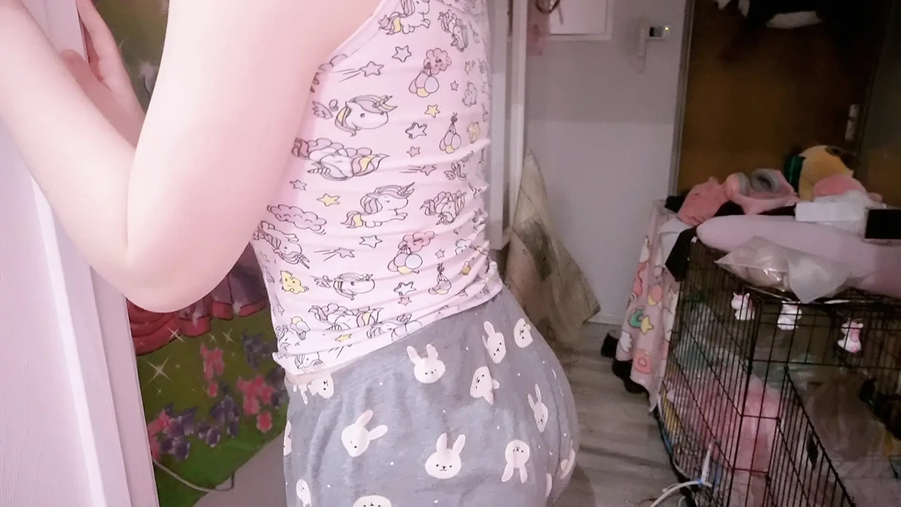 我十几岁的继妹在淋浴时自慰，我需要帮助她！