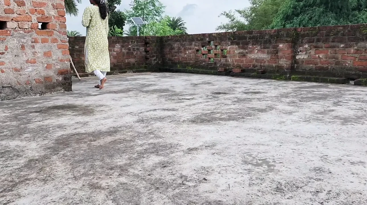 印度继女勾引她的继父做爱