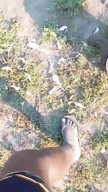 非洲Matuer在户外喷奶