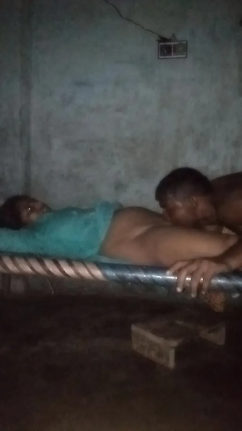 Bhabhi ne rat me chudai ki chut me mal dalbaya