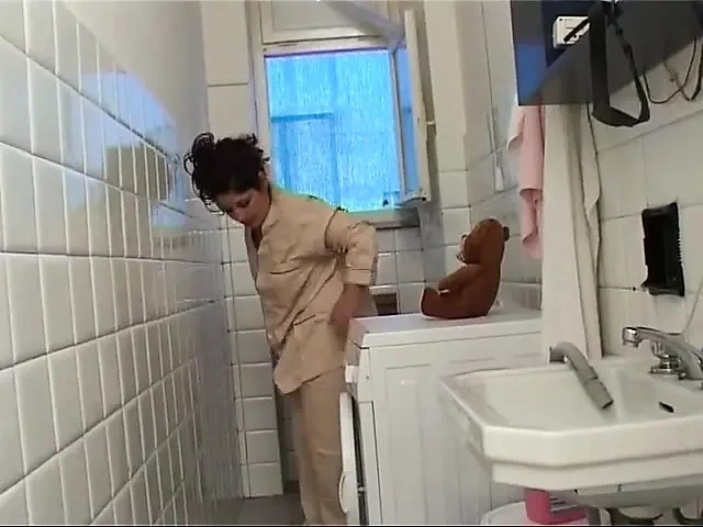 在厕所里被狠操