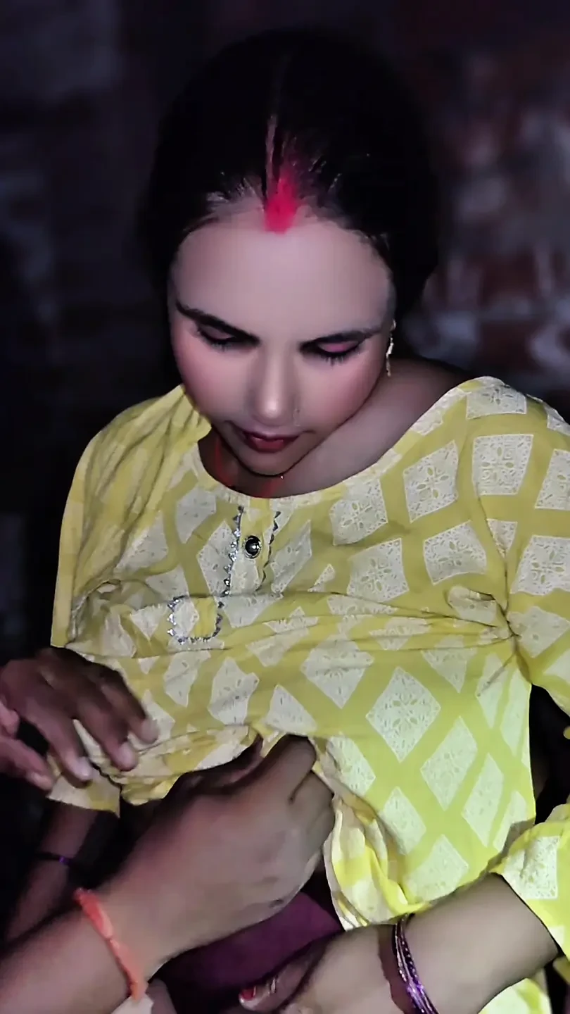 Beutiful village bhabhi sex in home Indian