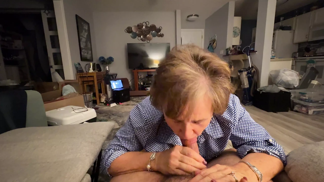 素人老熟女吮吸一个40多岁的鸡巴