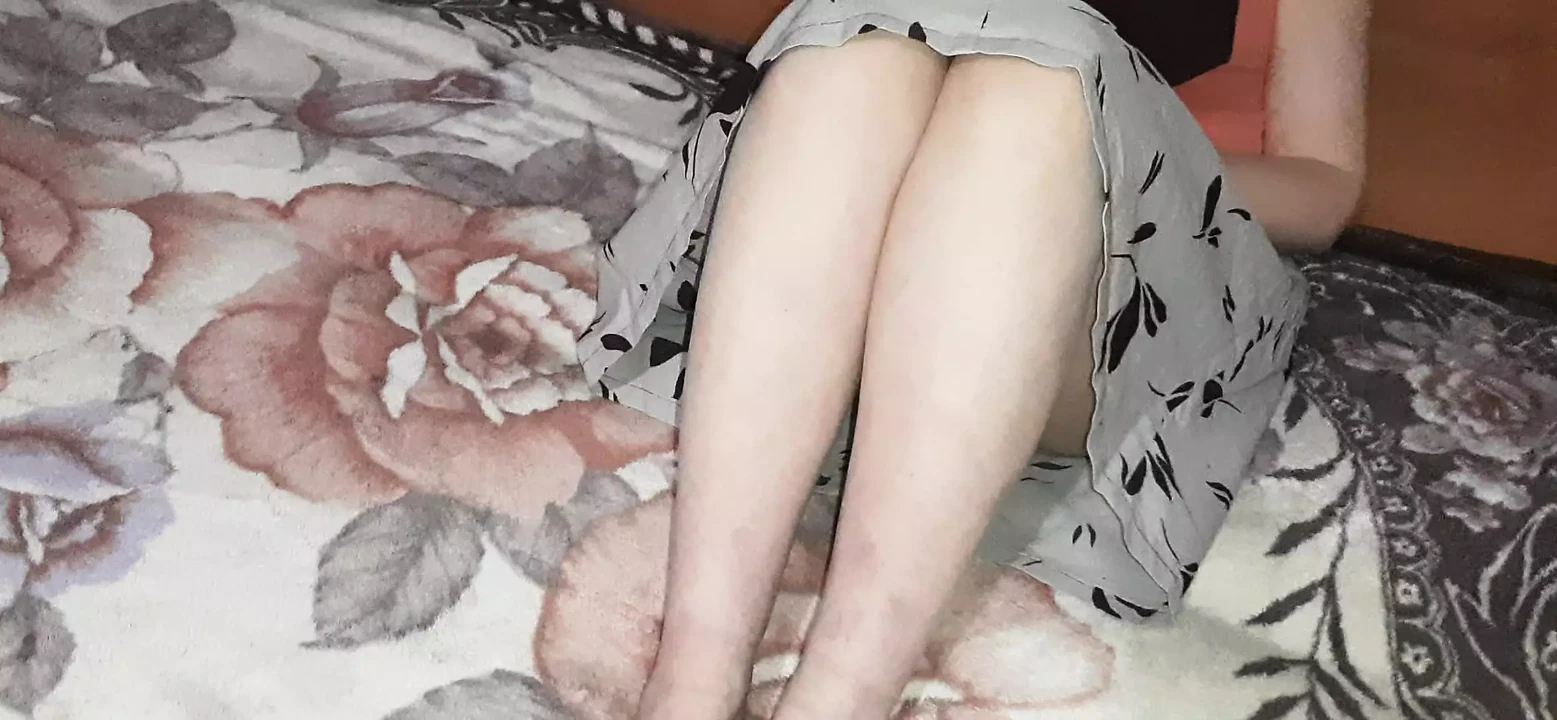 当我的继母正在读书时，我看到...