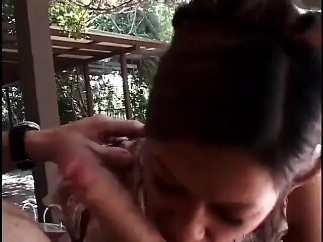 苗条的亚洲少女的紧致阴户被大鸡巴抽插