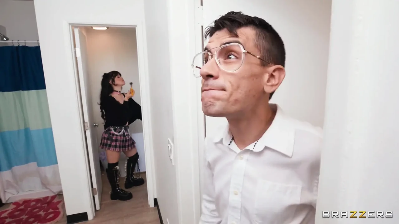 Brazzers - 哥特斯女大学生Yhivi操书呆子