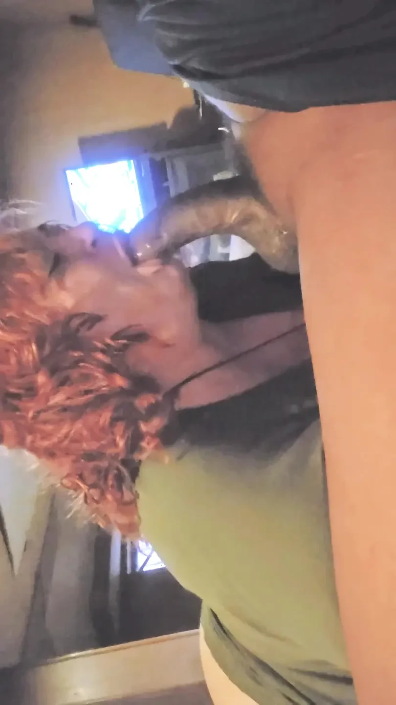 吞精 Bbw 在一小时内吮吸 3 个负载