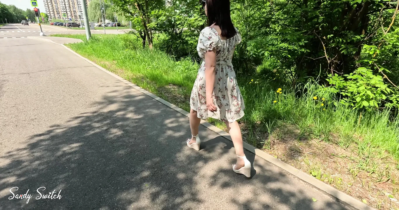 Public flashing and peeing in the park lead to hardcore sex