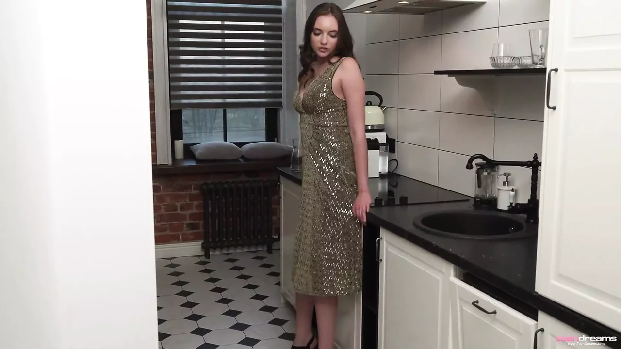 Viviann的闪闪发光的礼服派对