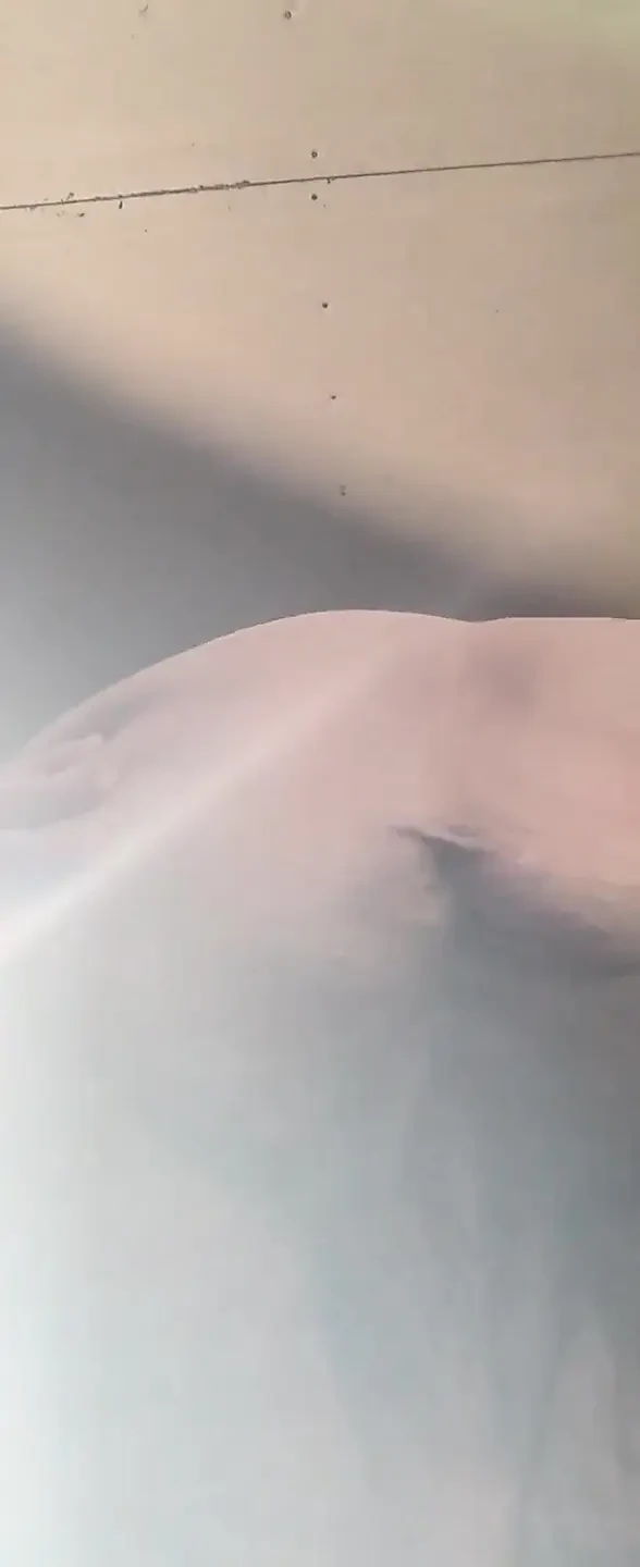 当这个婊子射到城里时, 这是一座雾山崩溃了