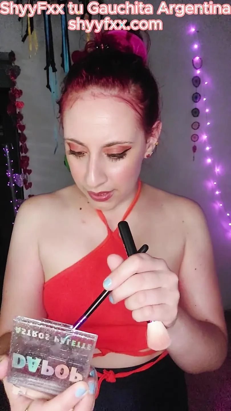 我的绿帽老公的极端女性化! 我也给他化妆! JOI 阿根廷