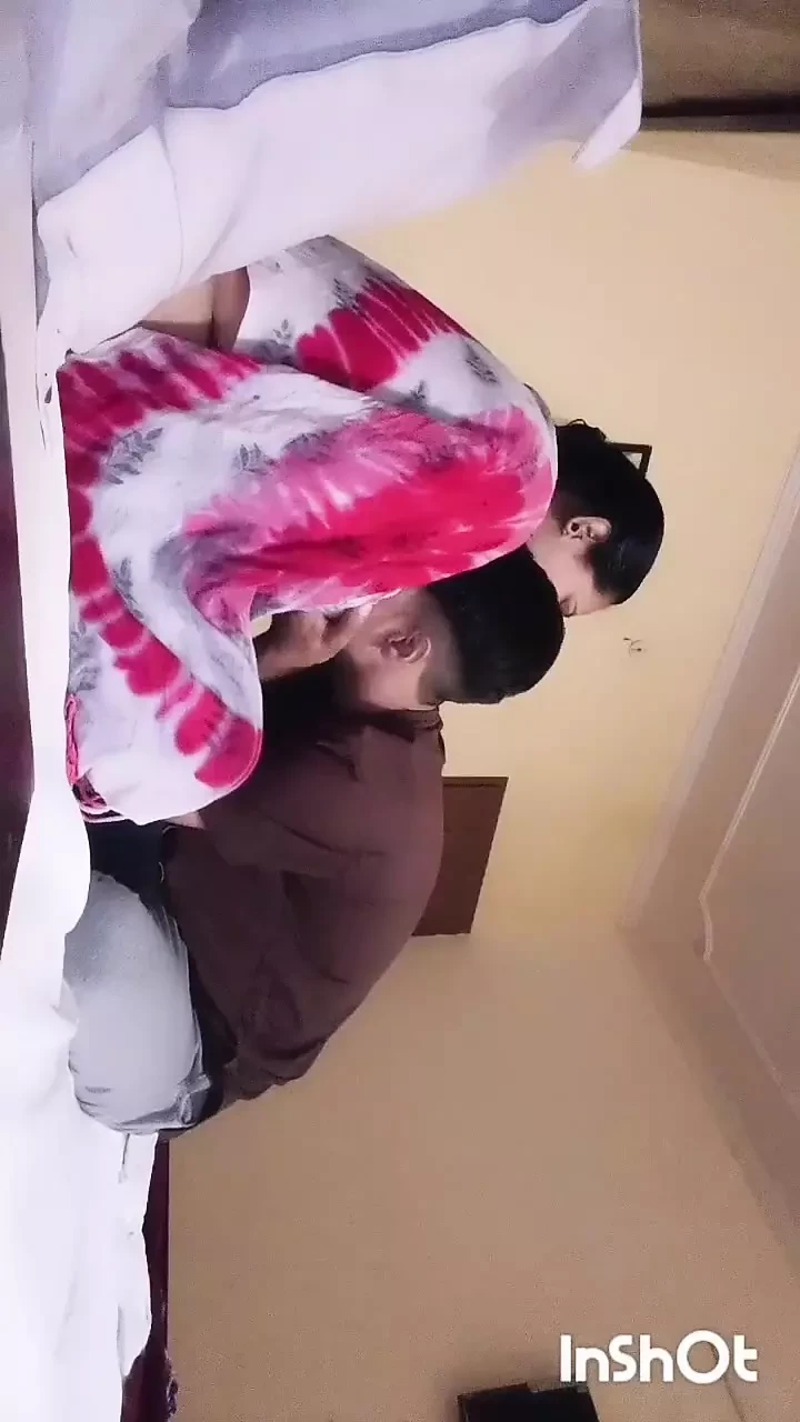 女朋友在和嫂子说话时留下了很多东西