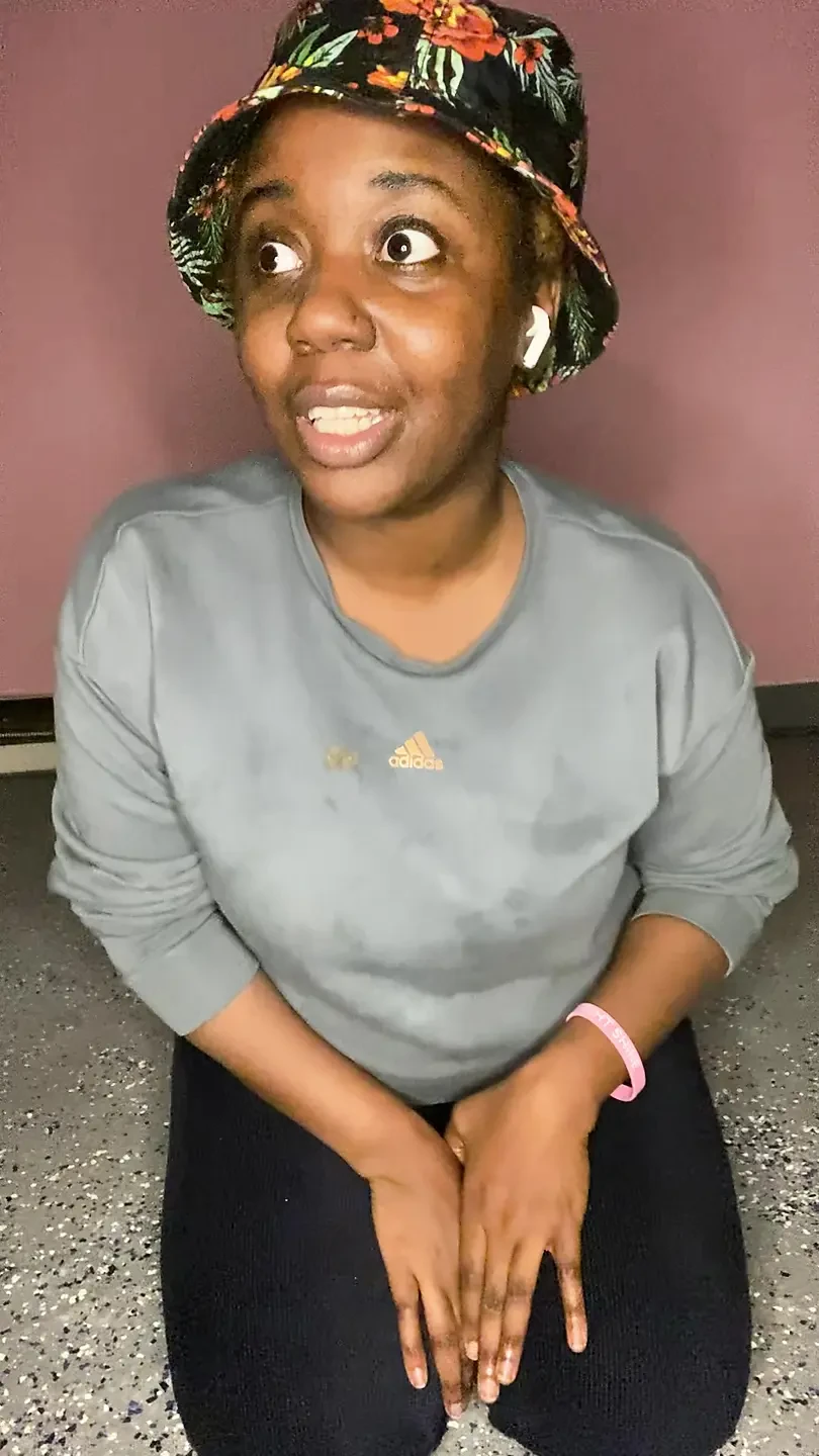 Alliyah Alexia的阴户放屁..