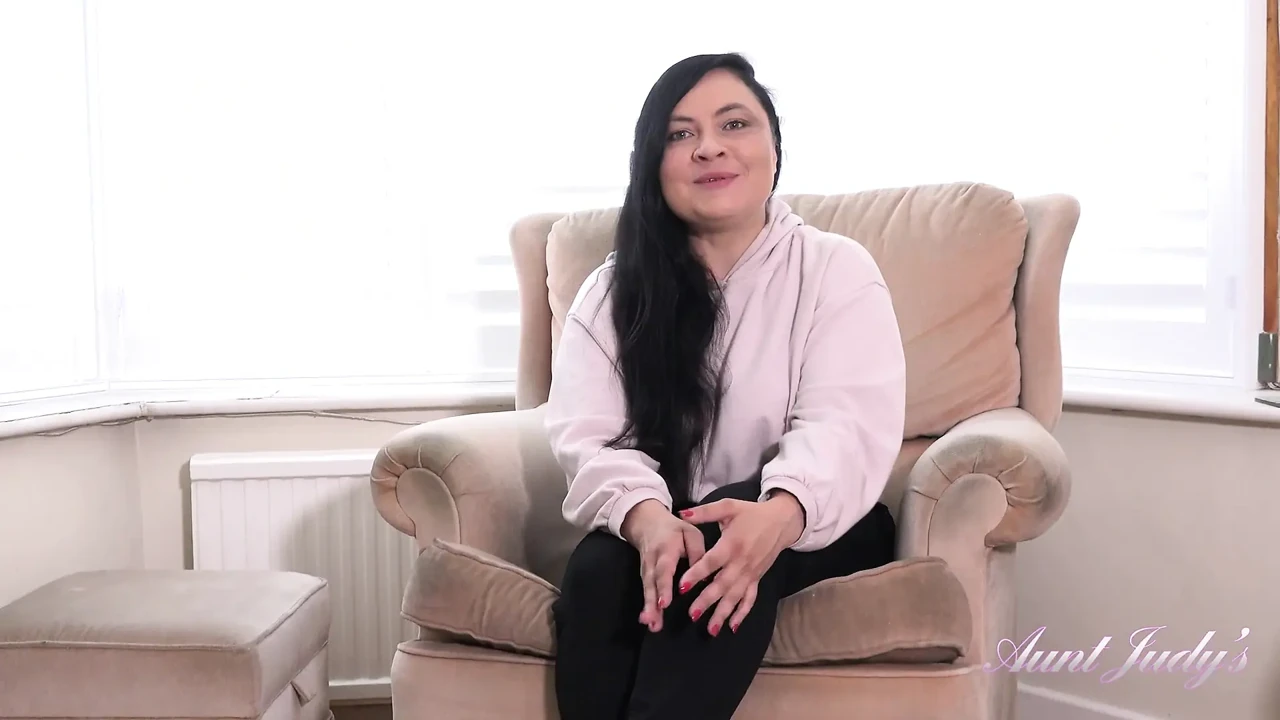 Chubby Hairy Amateur MILF Christina - Naughty Interview