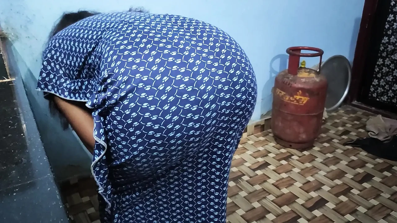 继母我的梦中女孩马拉雅拉姆成人电影，继子在妻子不在家时勾引继母并被狠操
