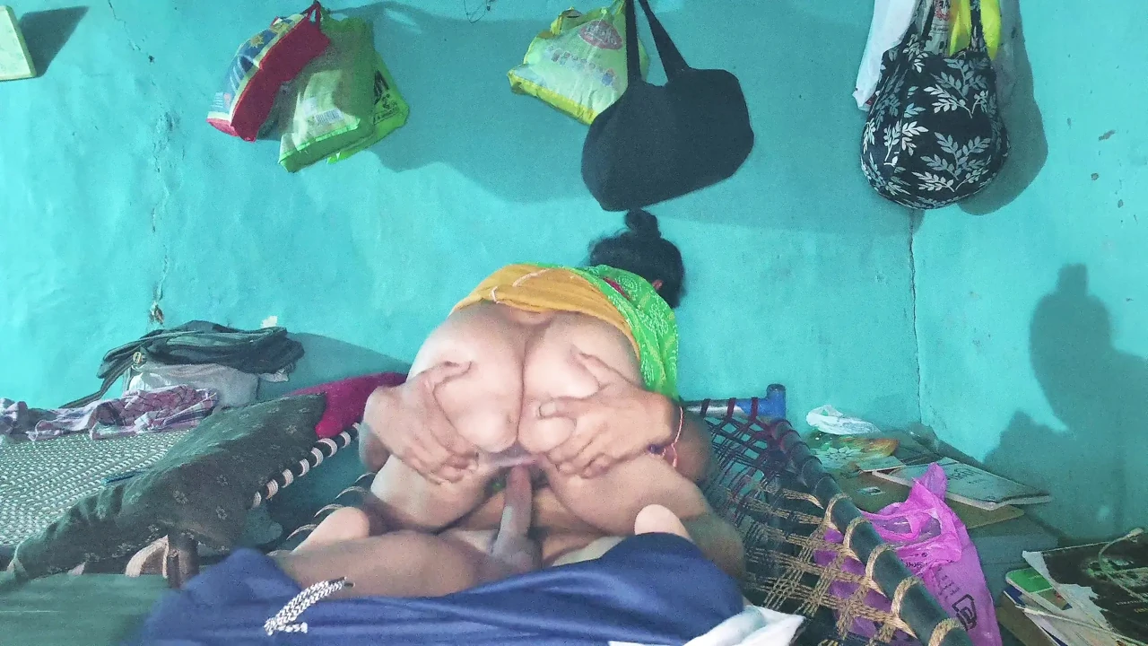 Aaj stepsister ki pahli bar chudai ki desi style mein