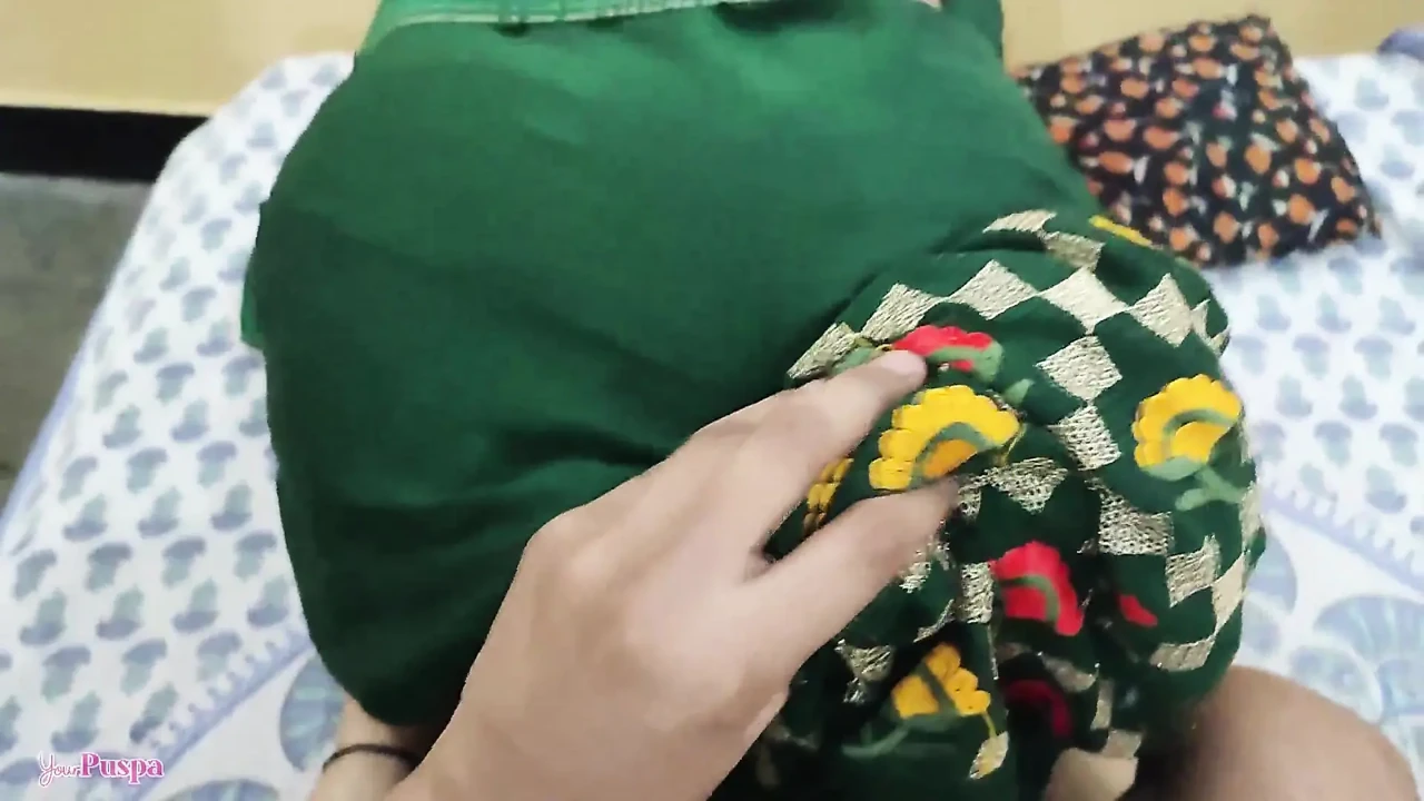 朋友的继母顽皮的小穴阿姨，她叫我回家，无聊的一天讨论硬操逼，花点时间他们的阿姨