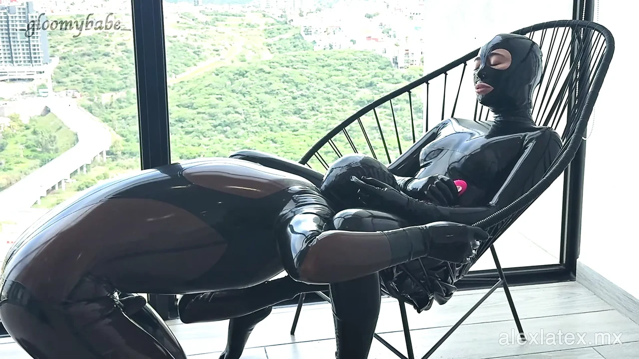 弦椅T2上的热辣场景，满足她的需求 - Alex Latex