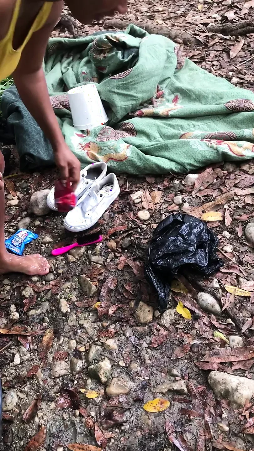 每个人都被邀请在河上与陌生人发生性关系