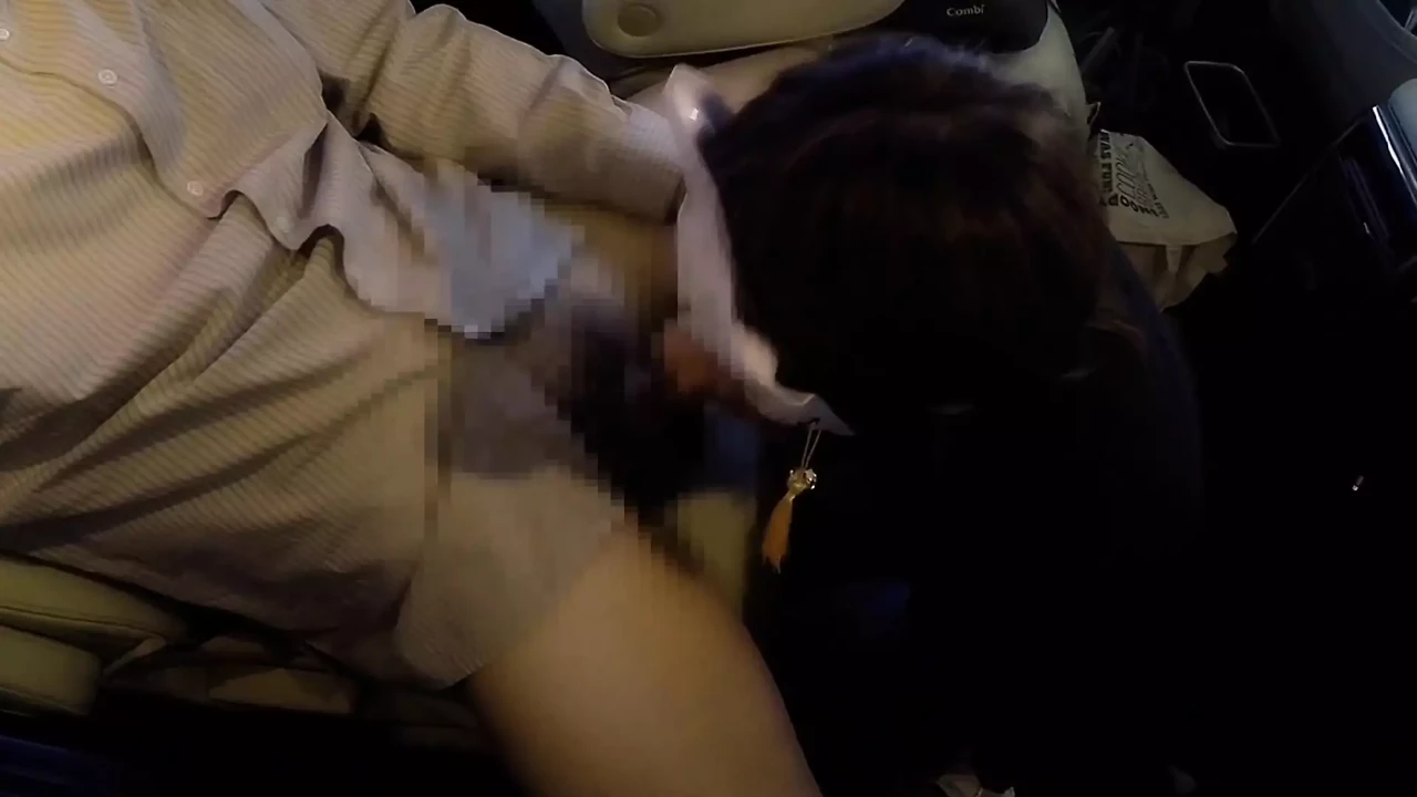 下班后我得到了口交。射入他通奸的妻子的嘴里