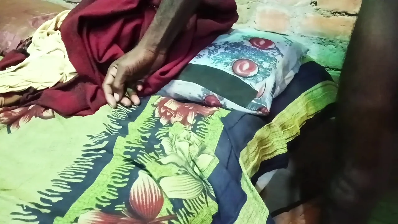 Beautiful bhabhi bed per leta kar chudai karke maja aa Gaya