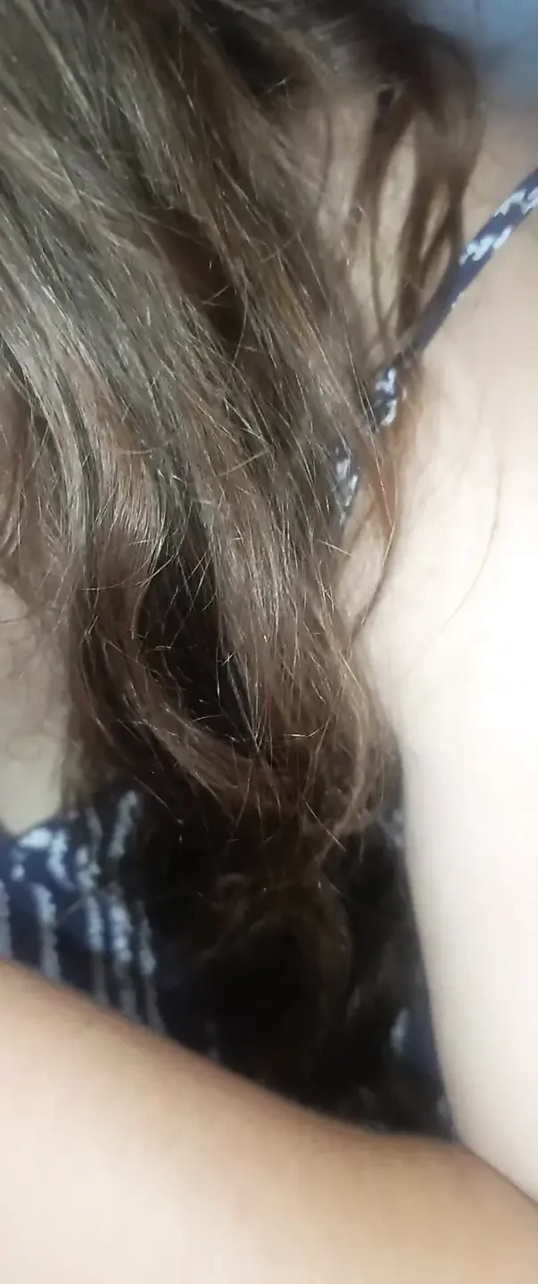 妻子给了一个并分裂她的腿