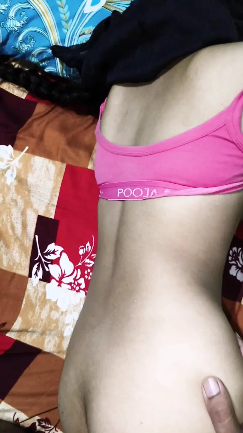 可爱的女朋友 Ke Sath 在我的房间操逼印度乡村性爱视频索菲亚