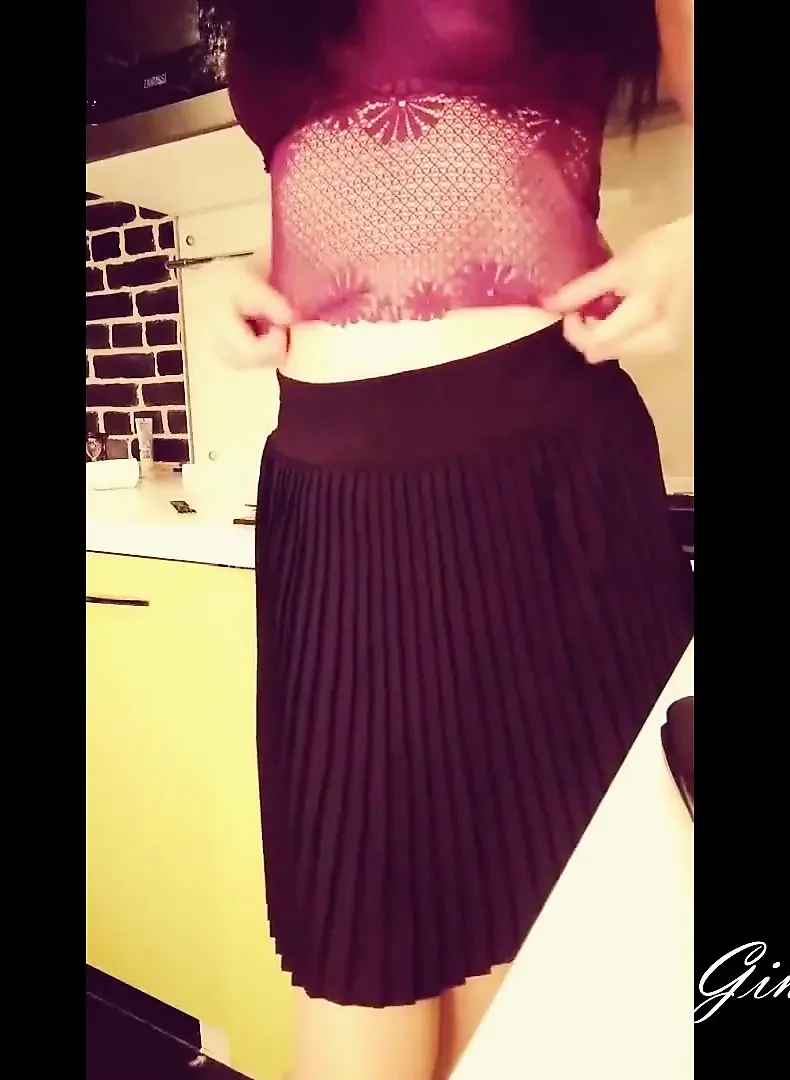 Naughty Housewife Squirts in the Kitchen and Splashes the Table Ginnagg