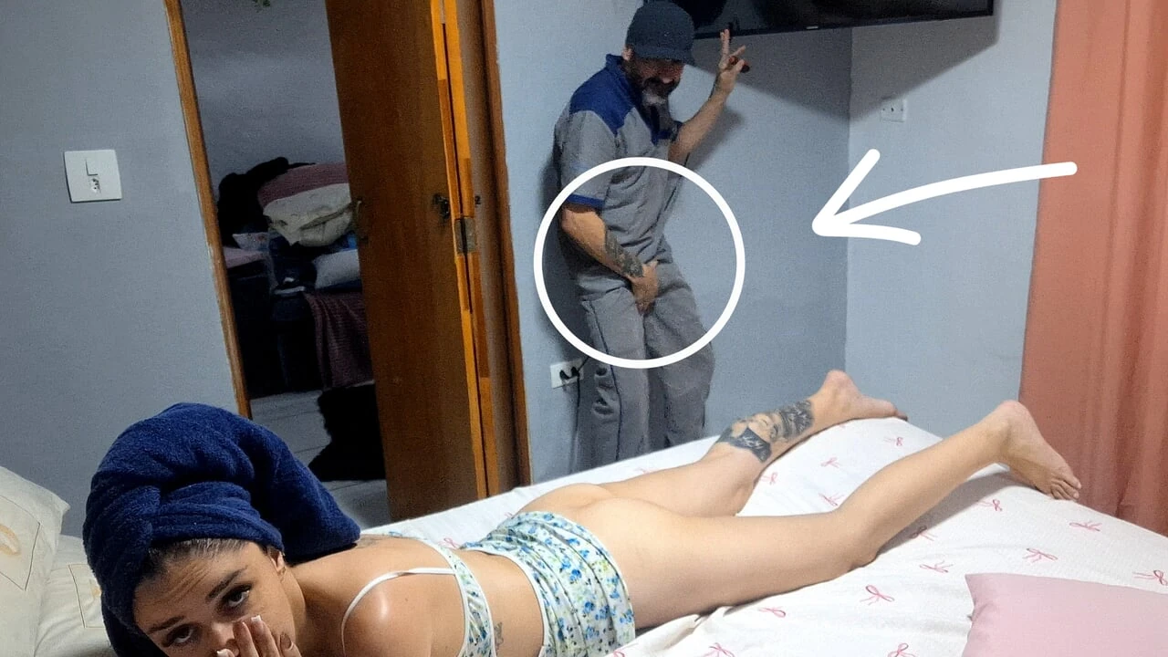 我遇到了没有穿内裤的有线电视技术员，给了他没有套的“阴道”！