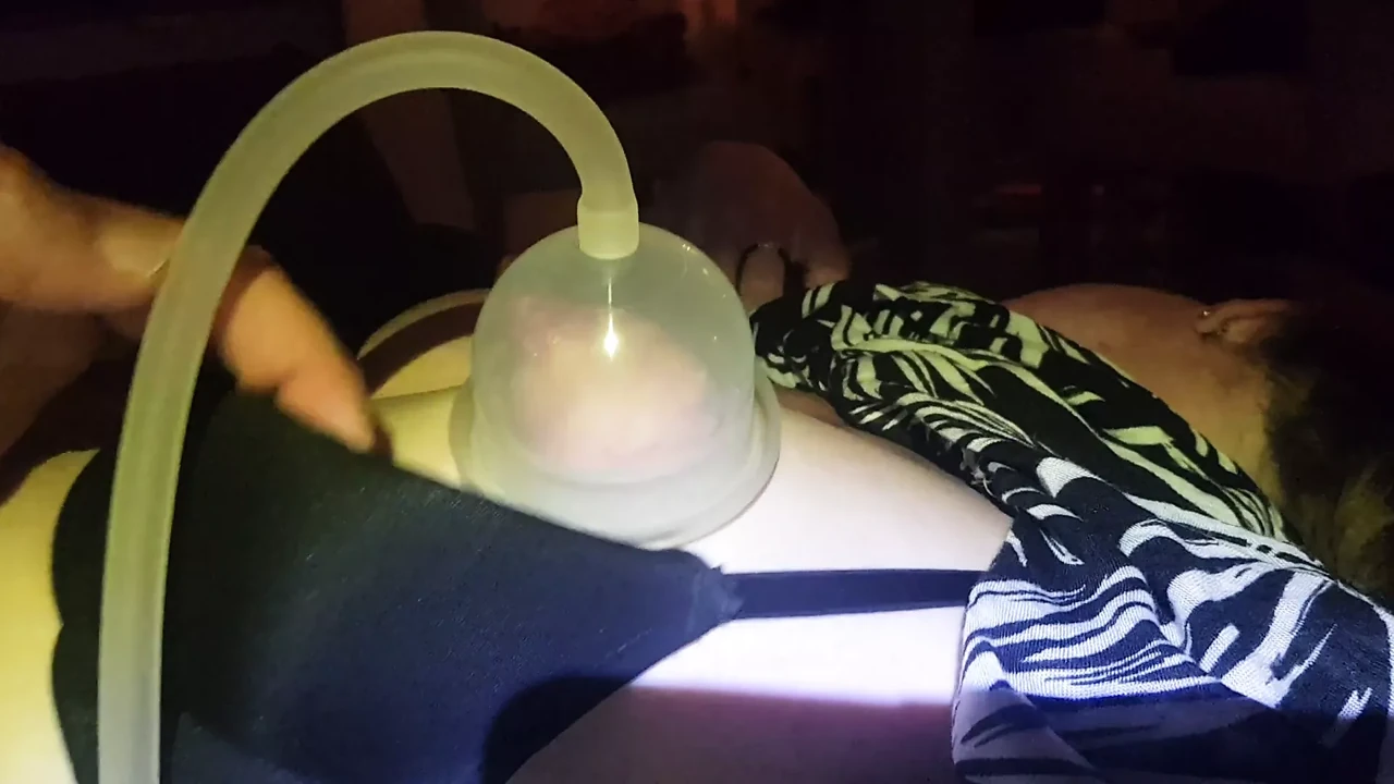 真正的自制手机视频 - 拥有大奶子的性感热辣业余爱好者被抽插大乳头直到乳汁流出