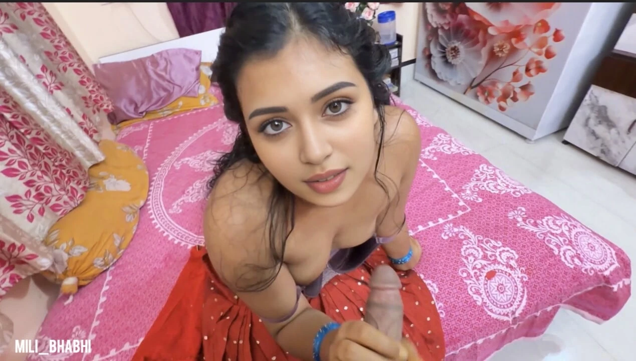 亚洲继妹和大哥哥独自在家的浪漫彩信 Xxxx，我操了我美丽的继妹Mili紧致阴户，如此粗暴的印地语性爱