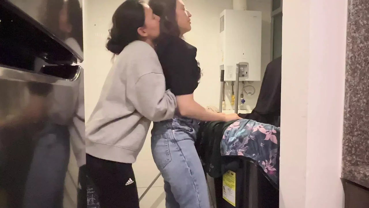 我在洗衣房里操我的继妹