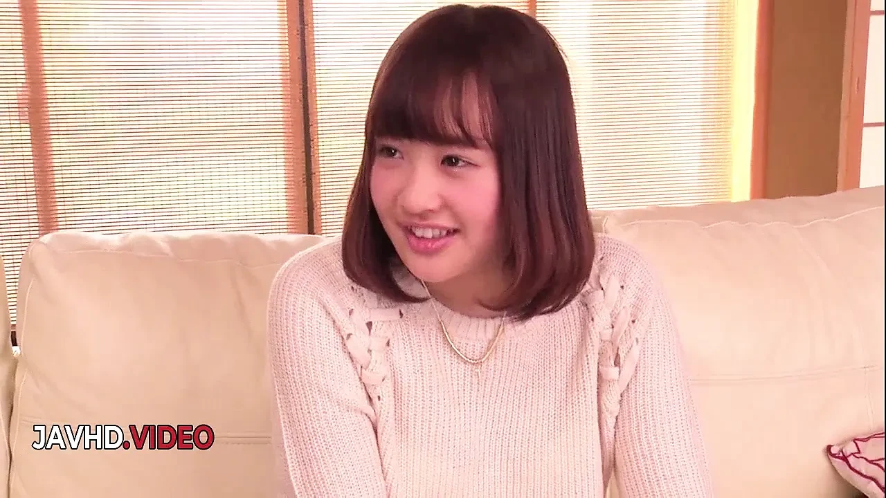热辣的日本青少年 Rino Momoi 被粗暴内射